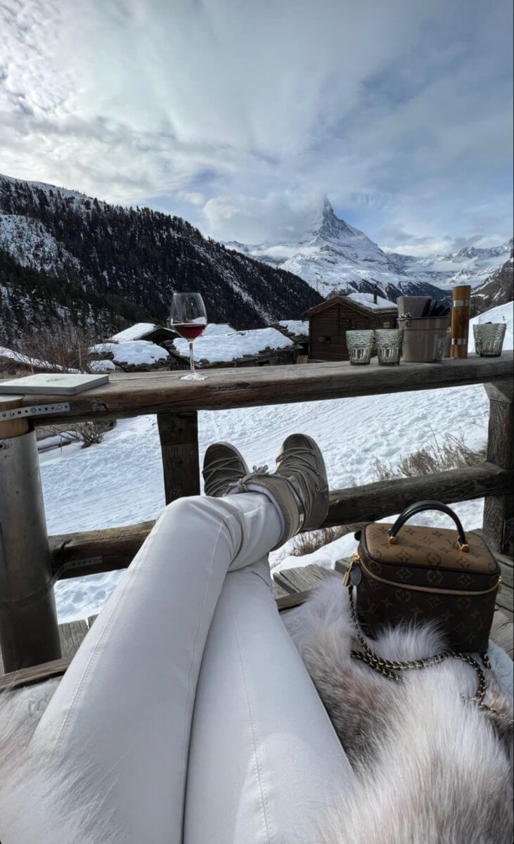 Navigating Seasonal Shifts to Stay in a Positive Vibe